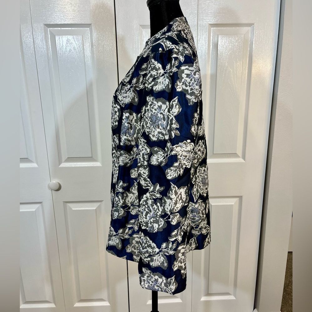 Tudor‎ Court Button Down Jacket - Picture 2 of 5